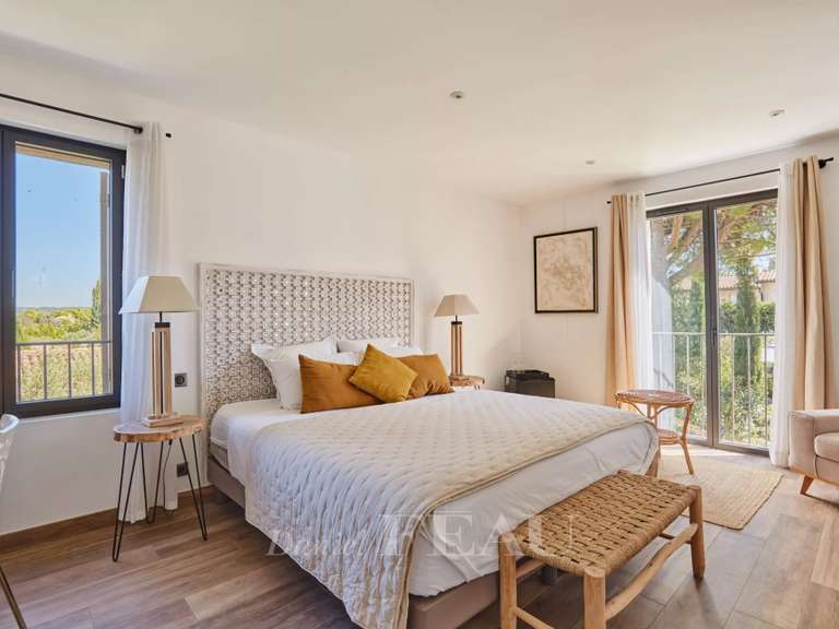 Maison Eygalières - 4 chambres - 252m²