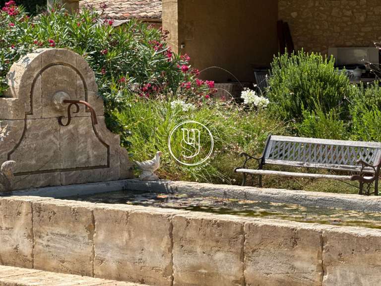 Villa Eygalières - 6 bedrooms - 222m²