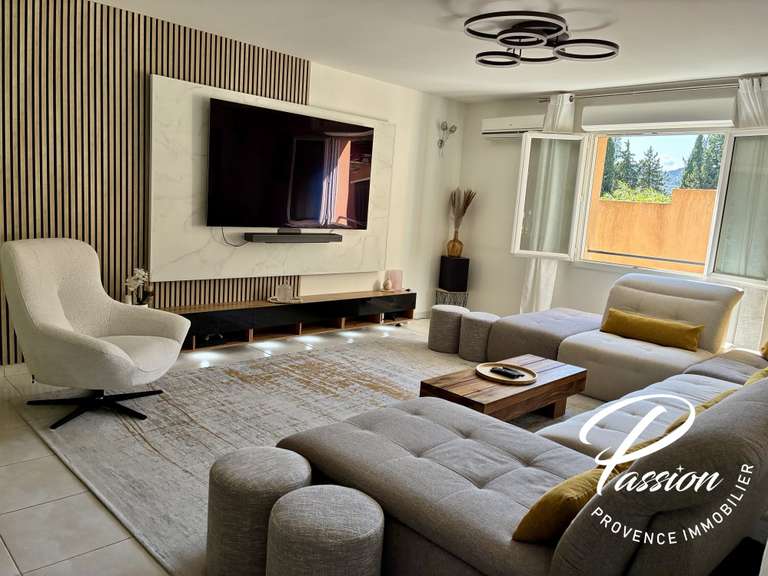 Maison Eyguières - 6 chambres - 242m²