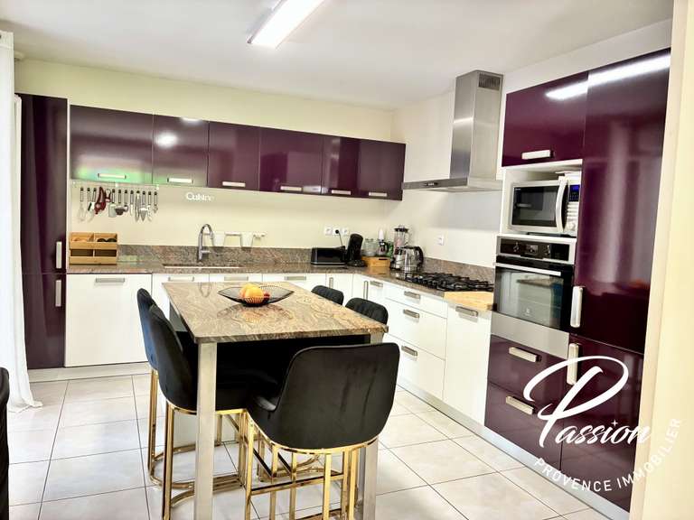 Maison Eyguières - 6 chambres - 242m²