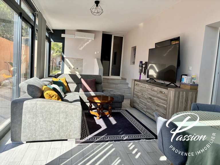 Maison Eyguières - 6 chambres - 242m²