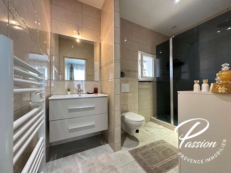 Maison Eyguières - 6 chambres - 242m²