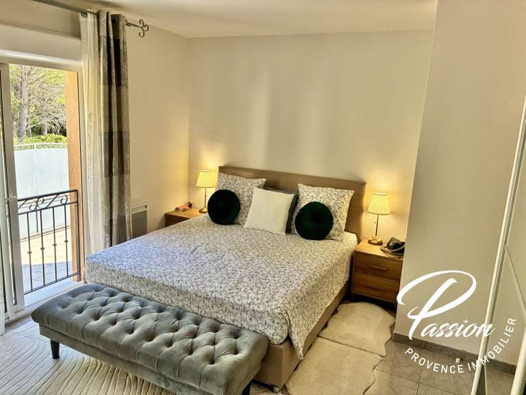 Maison Eyguières - 6 chambres - 242m²