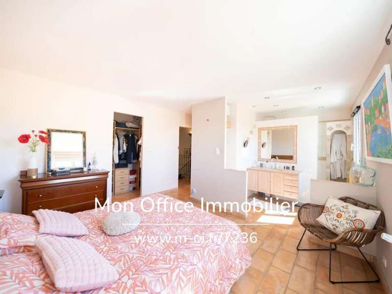 Maison Eyguières - 5 chambres - 148m²