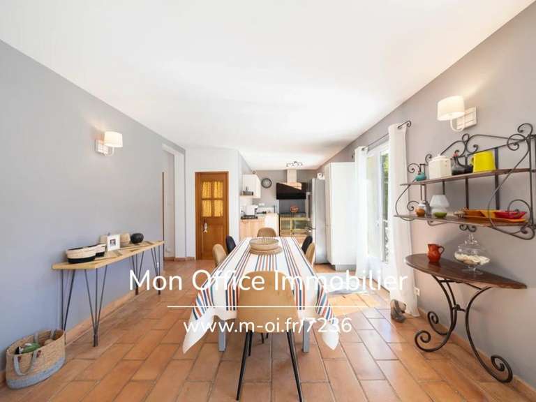Maison Eyguières - 5 chambres - 148m²