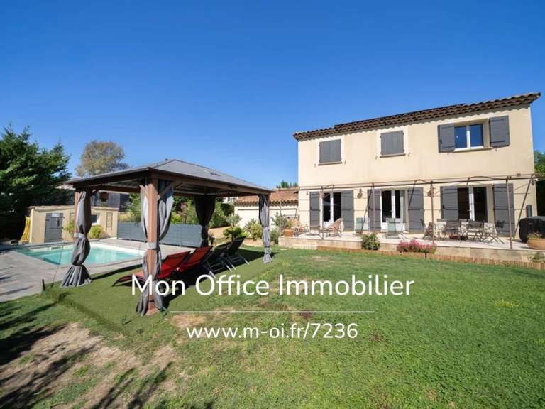 Maison Eyguières - 5 chambres - 148m²