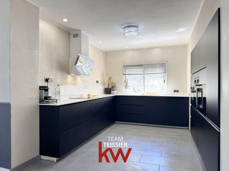 Villa Eyguières - 4 bedrooms - 167m²