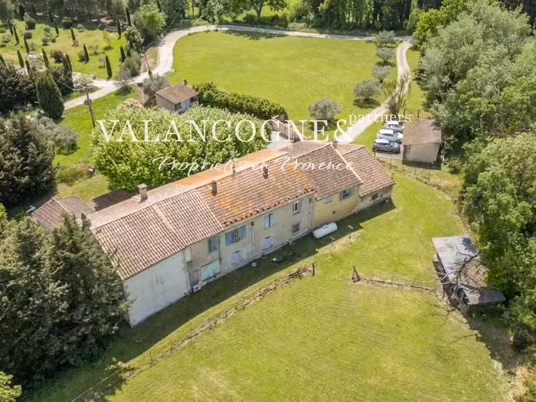 Maison Eyragues - 13 chambres - 695m²