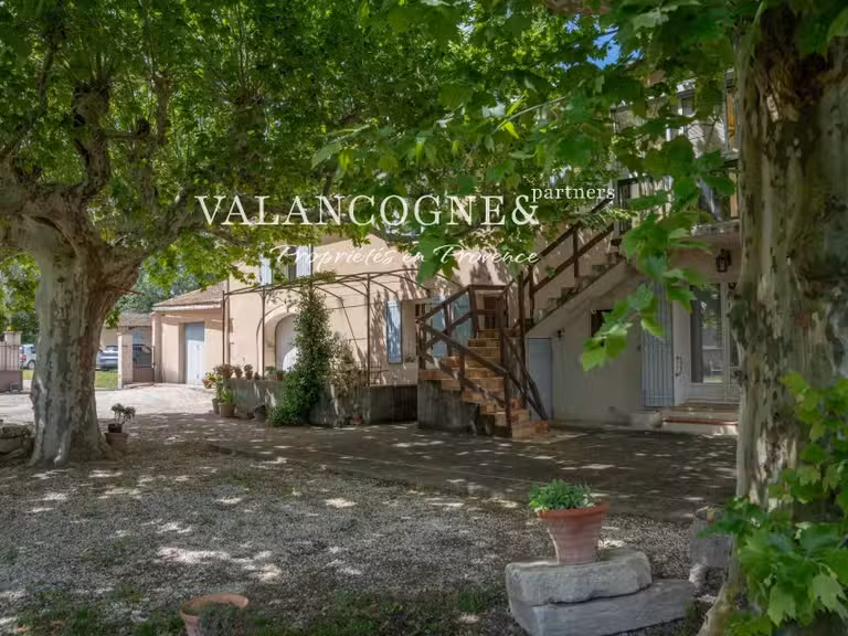 Maison Eyragues - 13 chambres - 695m²
