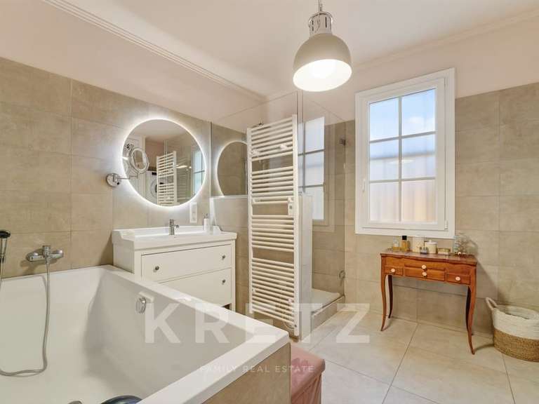 House Eyragues - 5 bedrooms - 211m²