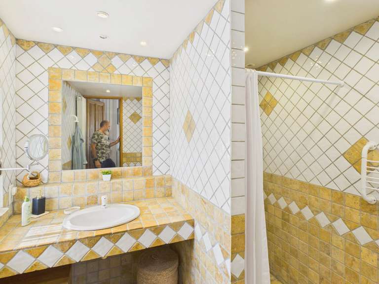 House Eyragues - 5 bedrooms - 268m²