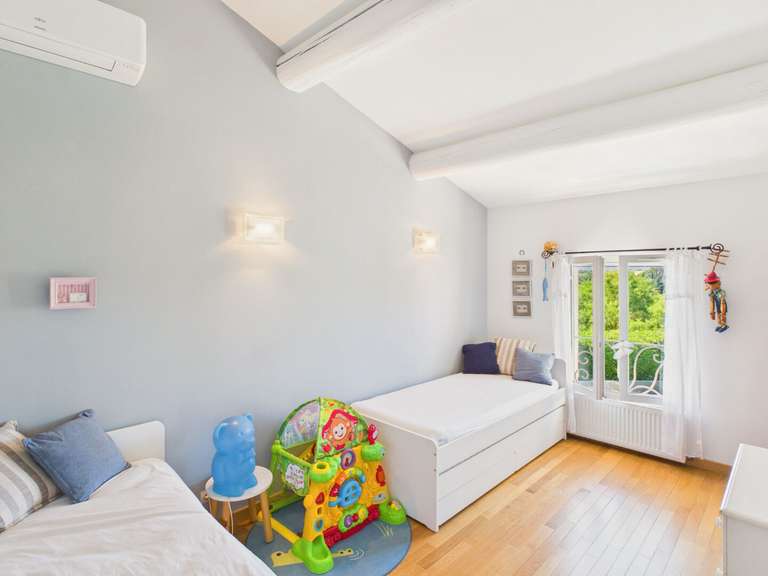 House Eyragues - 4 bedrooms - 233m²