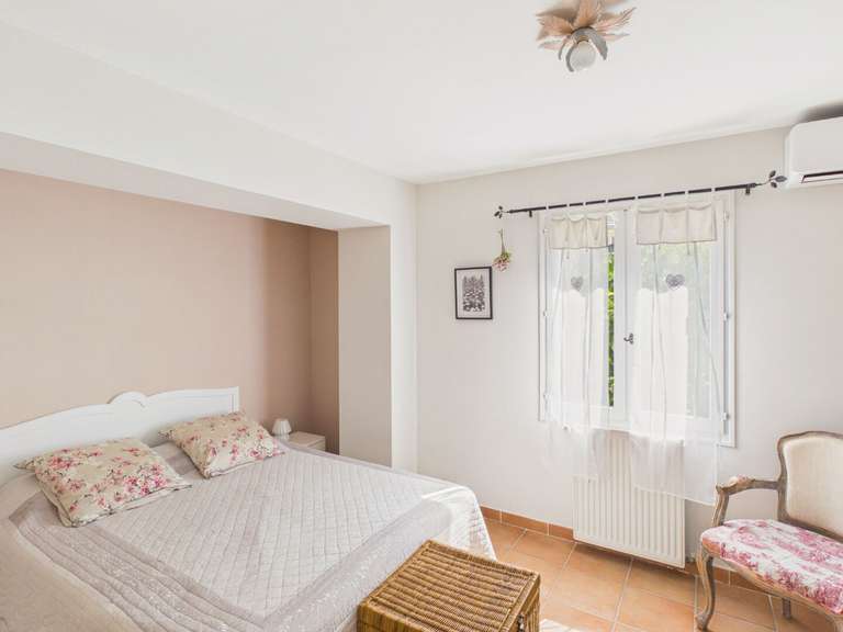 House Eyragues - 4 bedrooms - 233m²