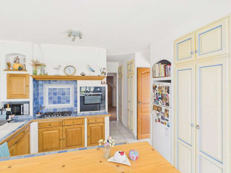 House Eyragues - 4 bedrooms - 233m²