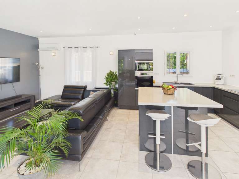 House Eyragues - 3 bedrooms - 138m²