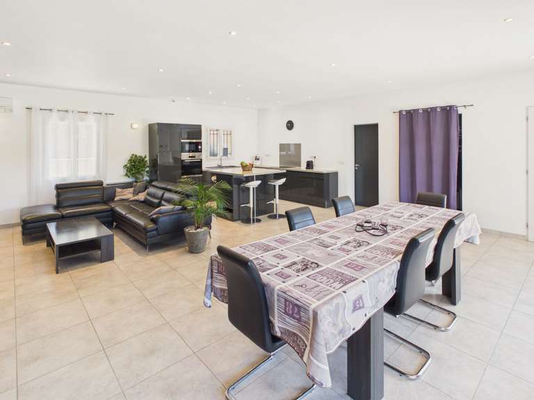 House Eyragues - 3 bedrooms - 138m²