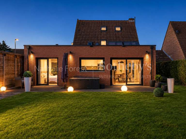 Maison Faches-Thumesnil - 5 chambres - 185m²