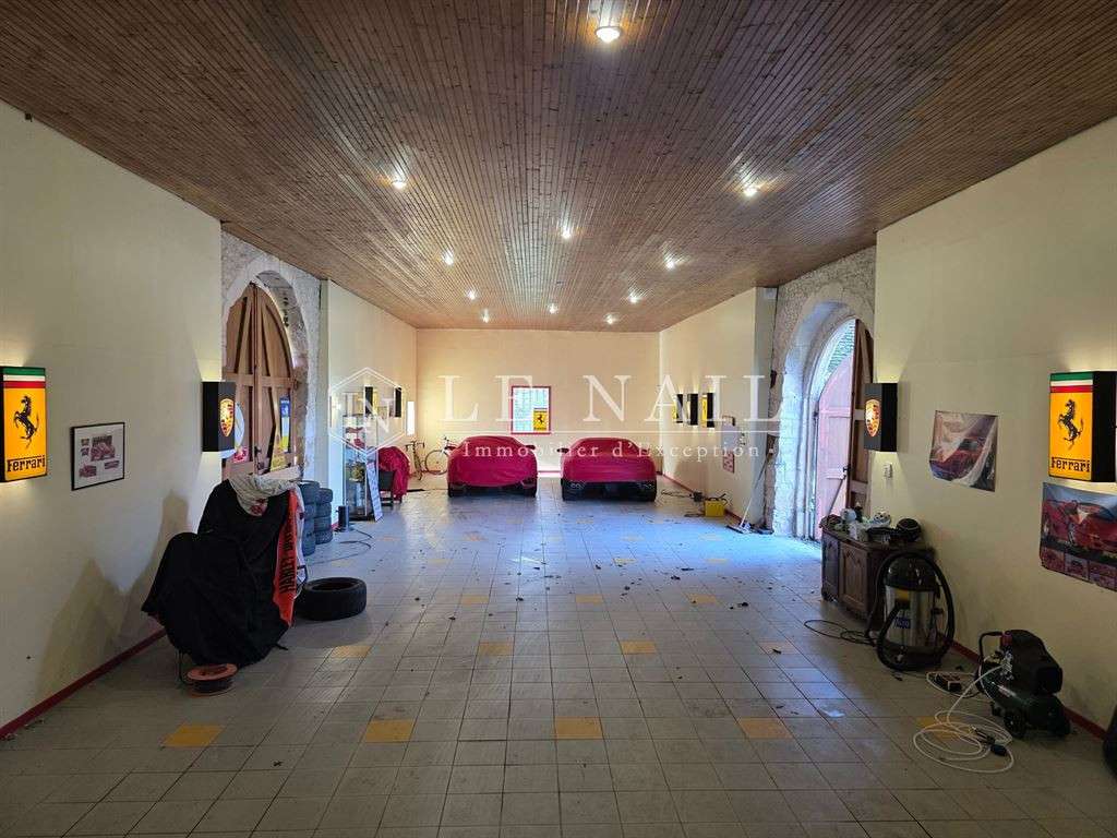 Manor Falaise
