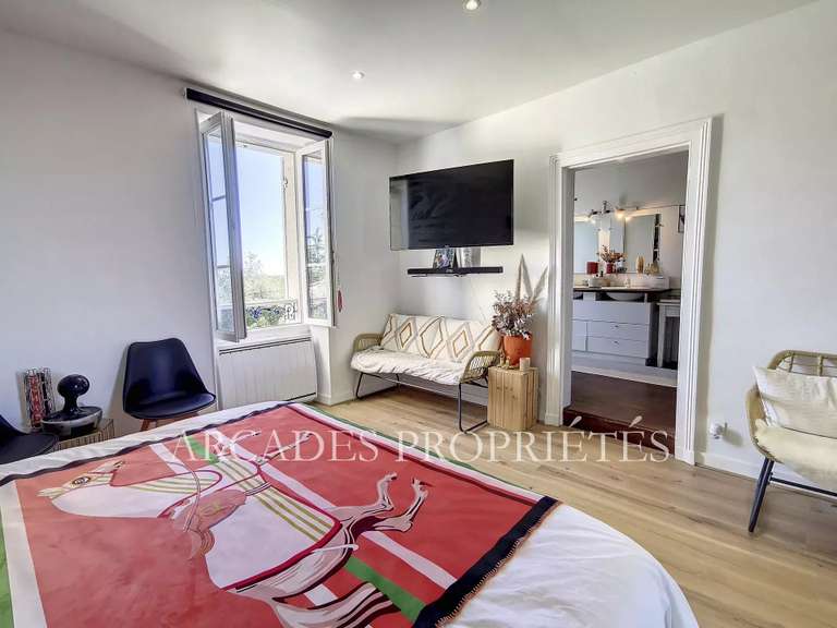 Maison Fargues-Saint-Hilaire - 3 chambres - 163m²