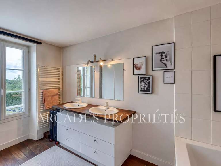 Maison Fargues-Saint-Hilaire - 3 chambres - 163m²
