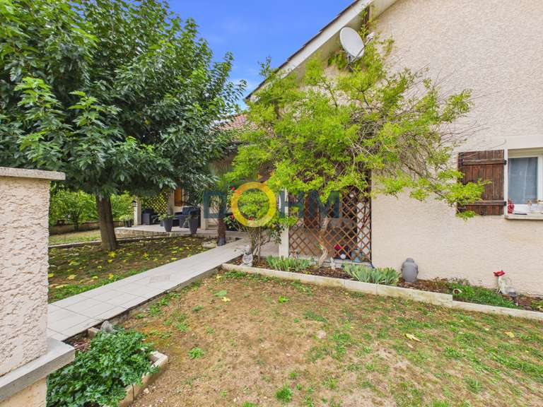 House Faverges-de-la-Tour - 9 bedrooms - 270m²