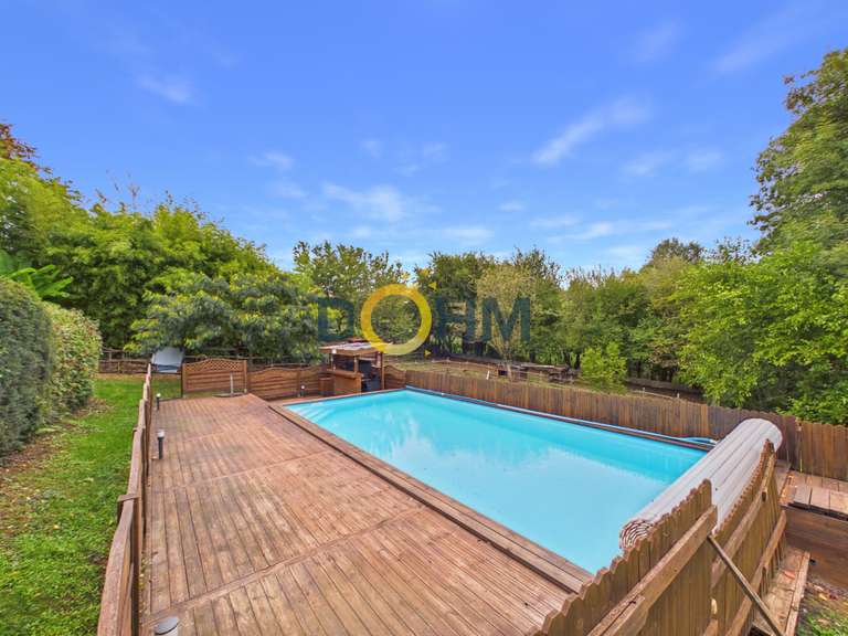 House Faverges-de-la-Tour - 9 bedrooms - 270m²