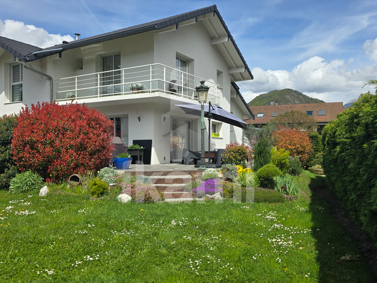 Maison Faverges-Seythenex - 4 chambres - 156m²