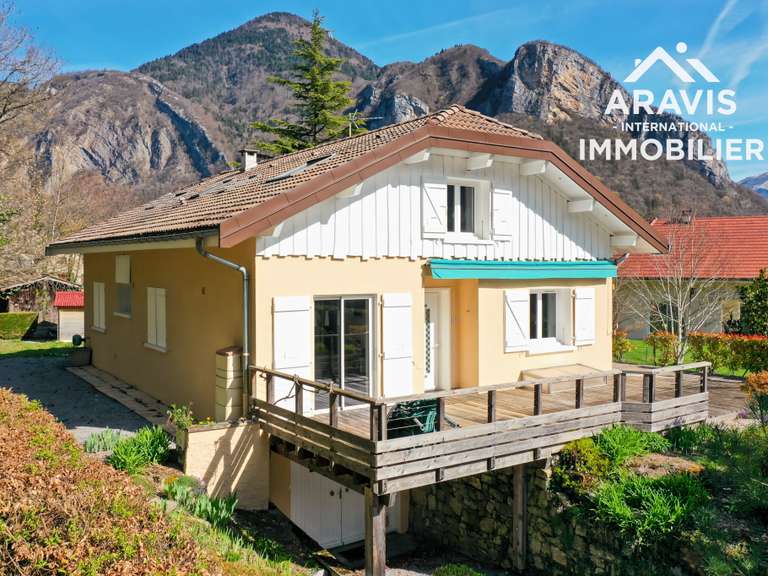 Maison Faverges-Seythenex - 5 chambres - 145m²