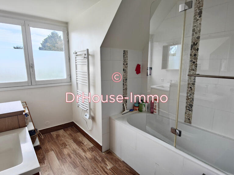 Villa Feucherolles - 4 bedrooms - 241m²