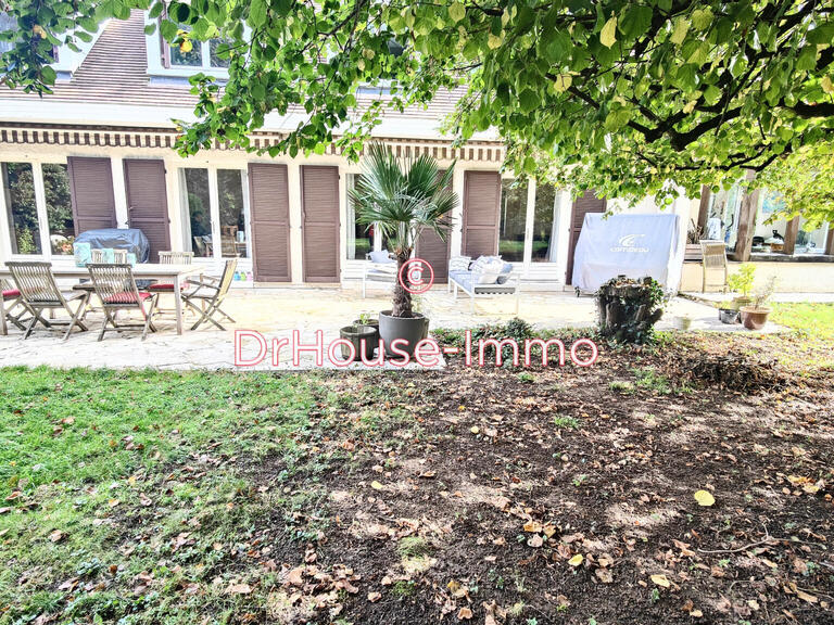 Villa Feucherolles - 4 bedrooms - 241m²