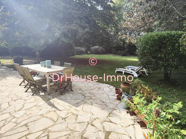 Villa Feucherolles - 4 bedrooms - 241m²