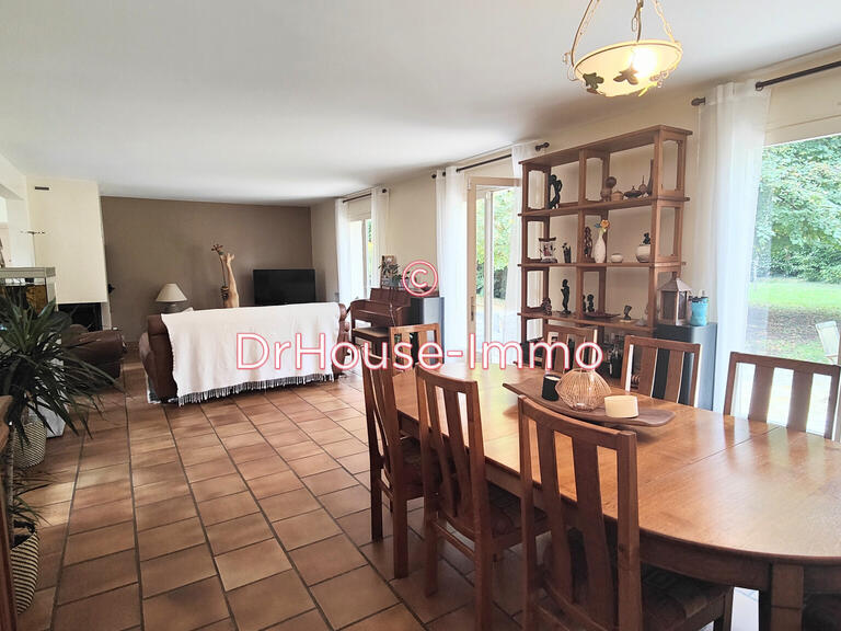 Villa Feucherolles - 4 bedrooms - 241m²