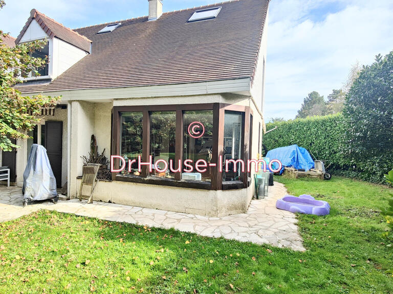 Villa Feucherolles - 4 bedrooms - 241m²