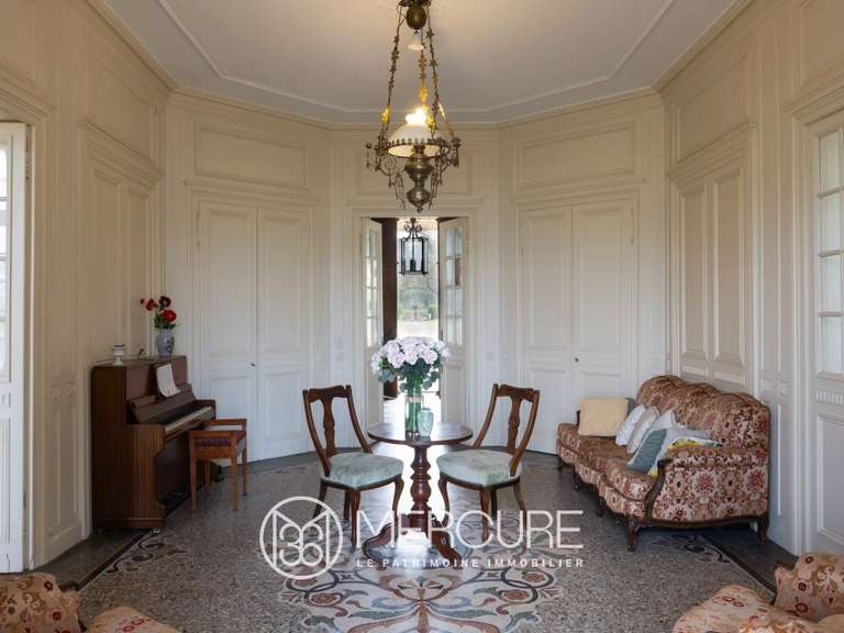 Château Feurs - 18 chambres - 1191m²