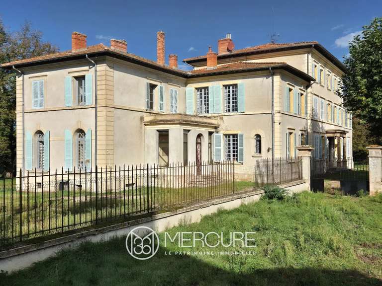 Château Feurs - 18 chambres - 1191m²