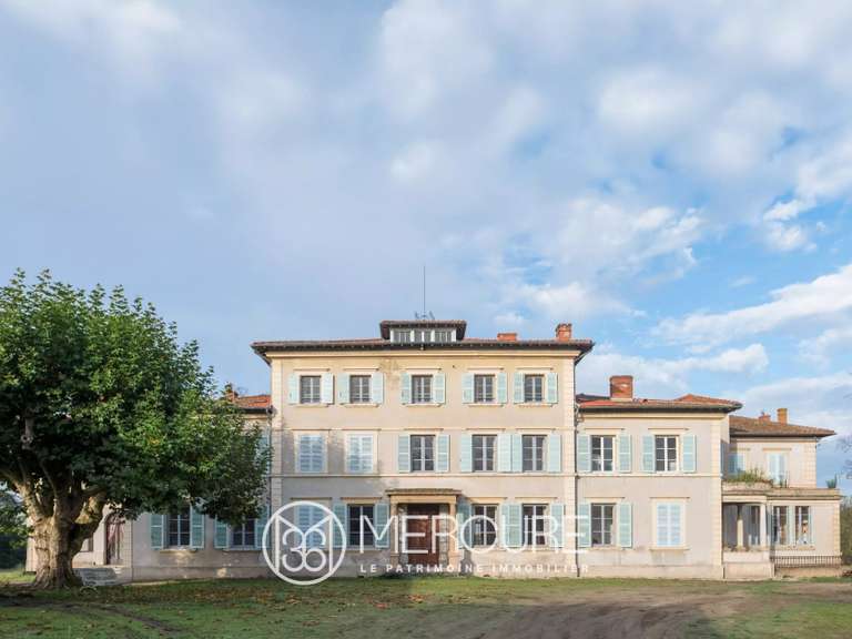 Château Feurs - 18 chambres - 1191m²
