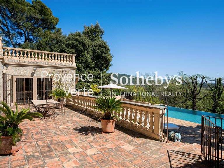 Propriété Figanières - 234m²