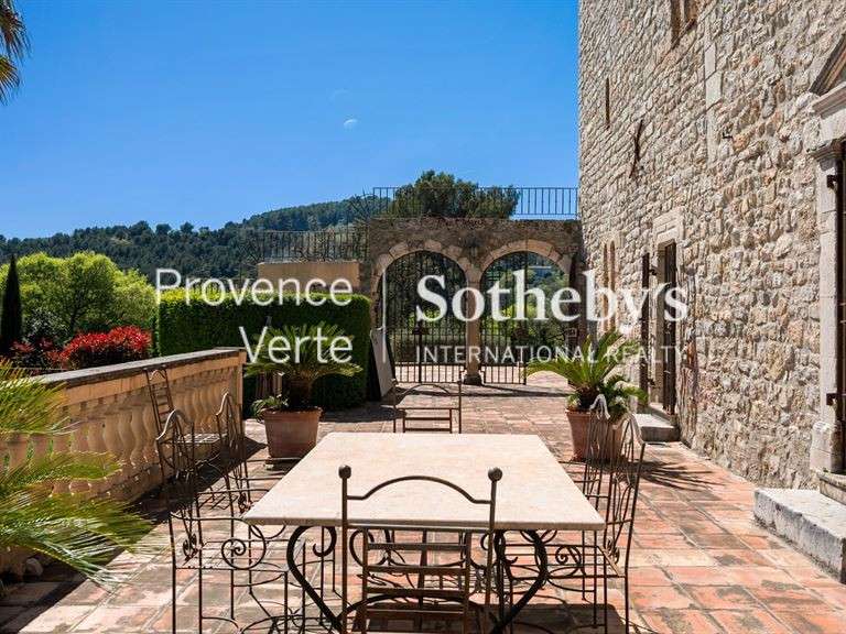Propriété Figanières - 234m²