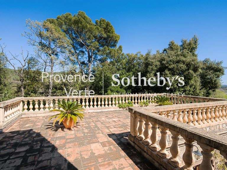 Propriété Figanières - 234m²