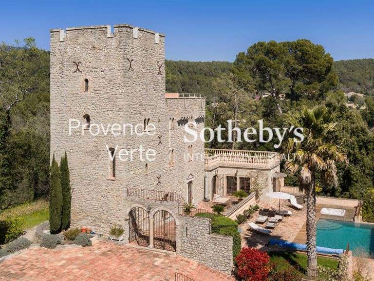 Propriété Figanières - 234m²