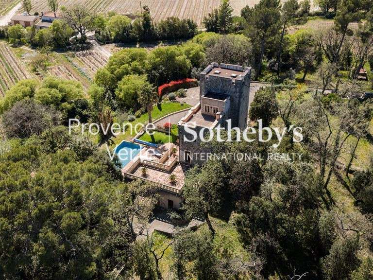 Propriété Figanières - 234m²