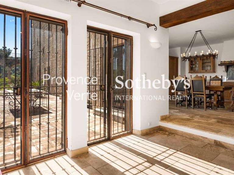 Propriété Figanières - 234m²