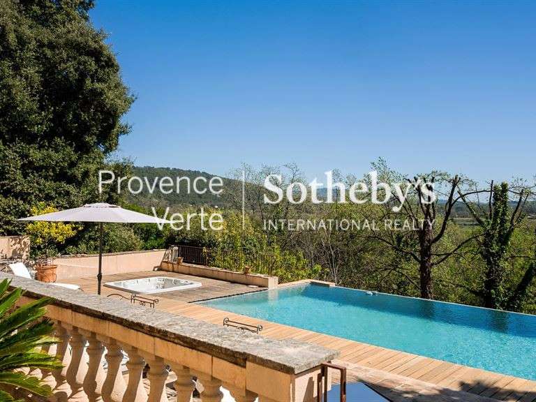 Propriété Figanières - 234m²