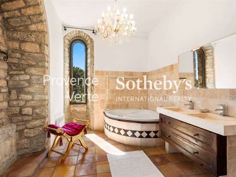 Propriété Figanières - 234m²