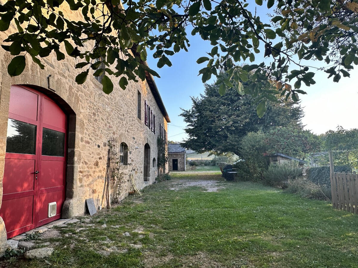 Unusual property Figeac