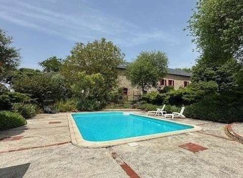 Unusual property Figeac