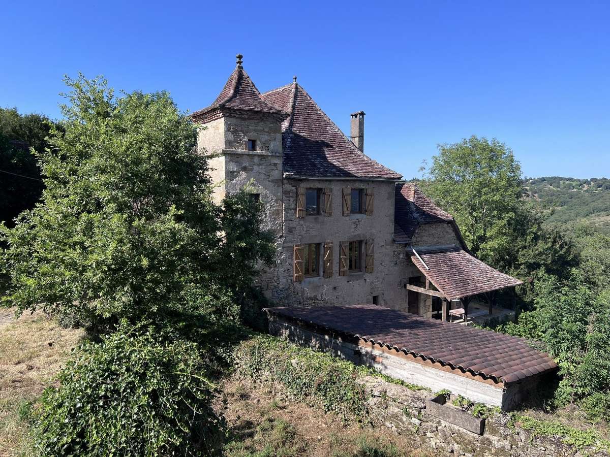 Unusual property Figeac