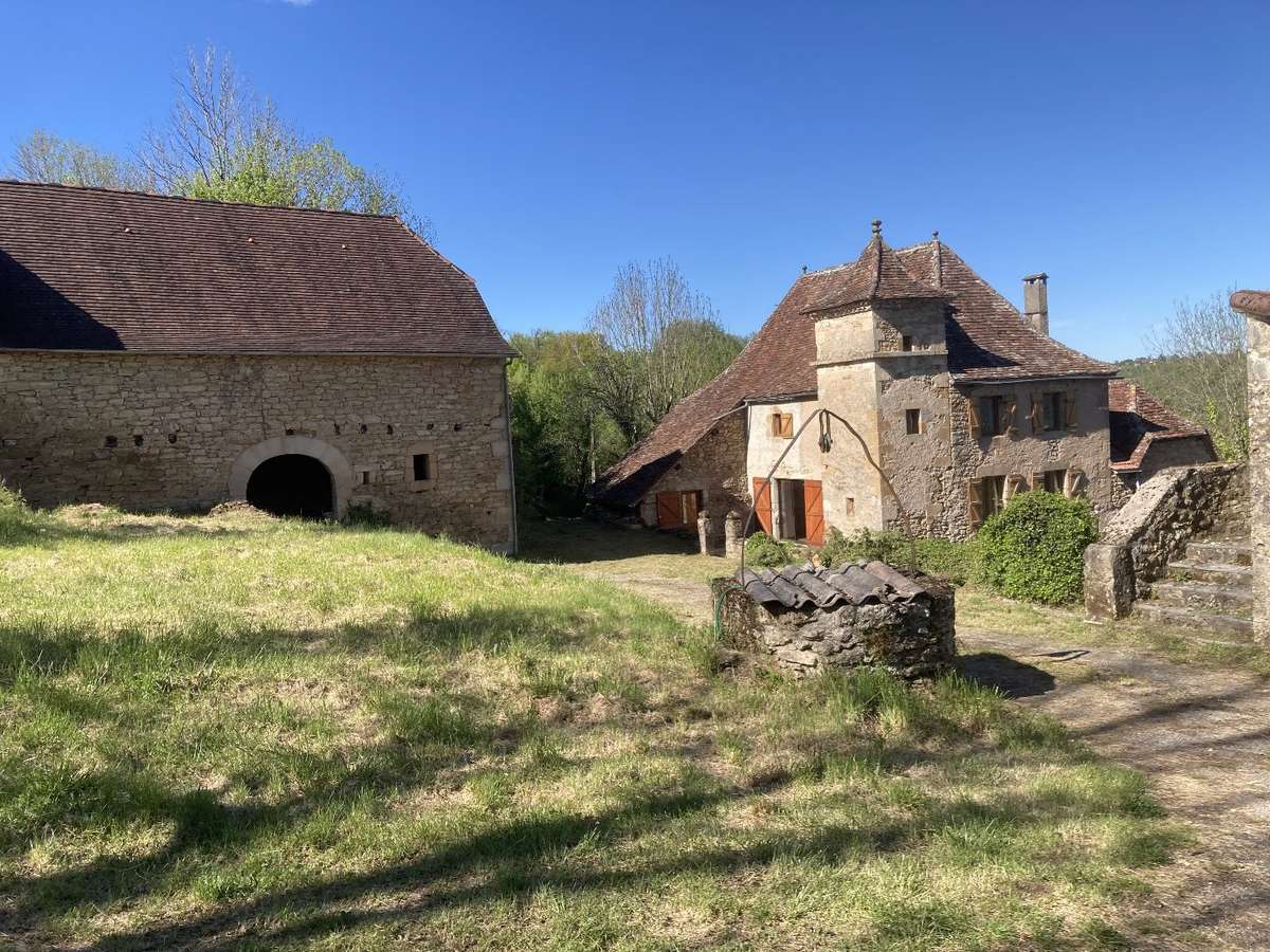 Unusual property Figeac
