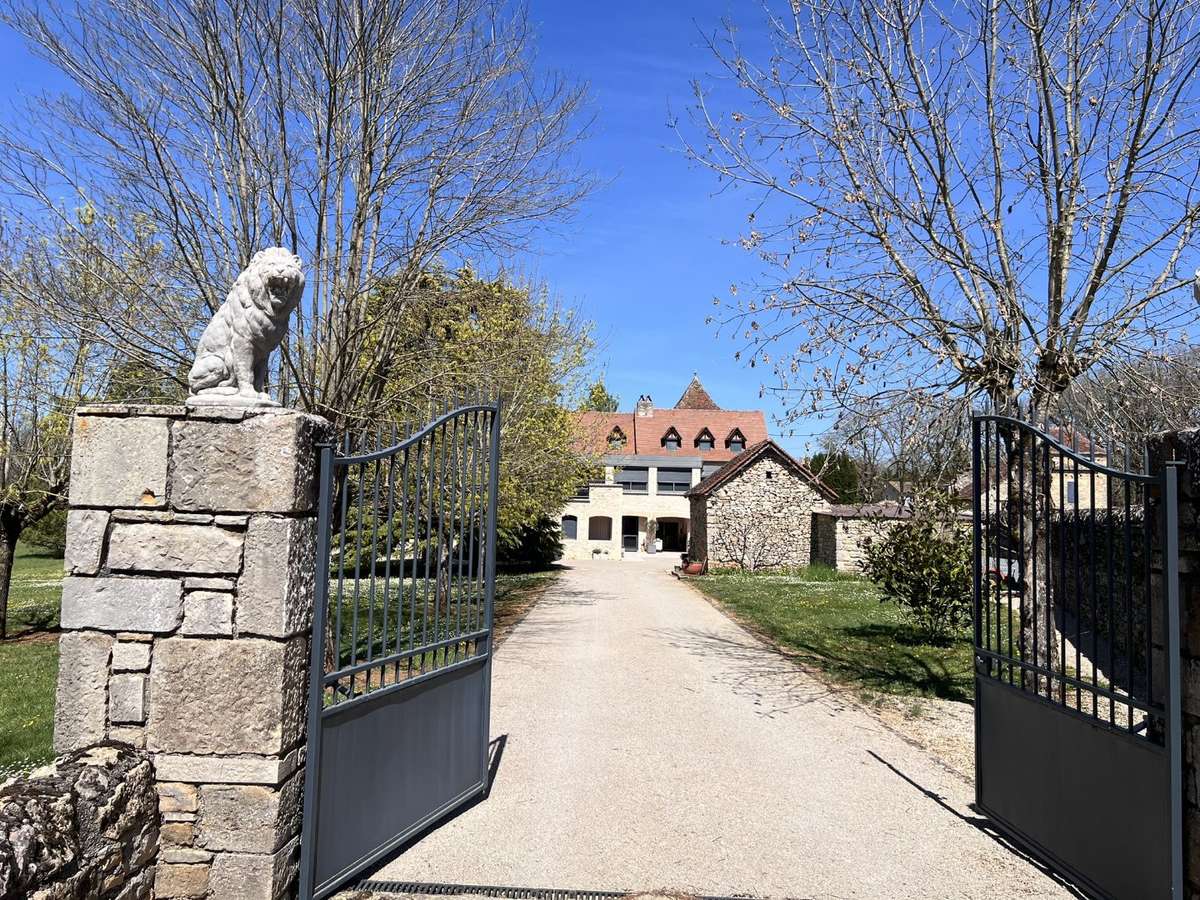 Property Figeac