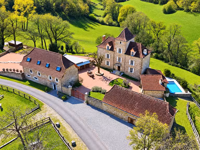 Propriété Figeac - 8 chambres - 900m²
